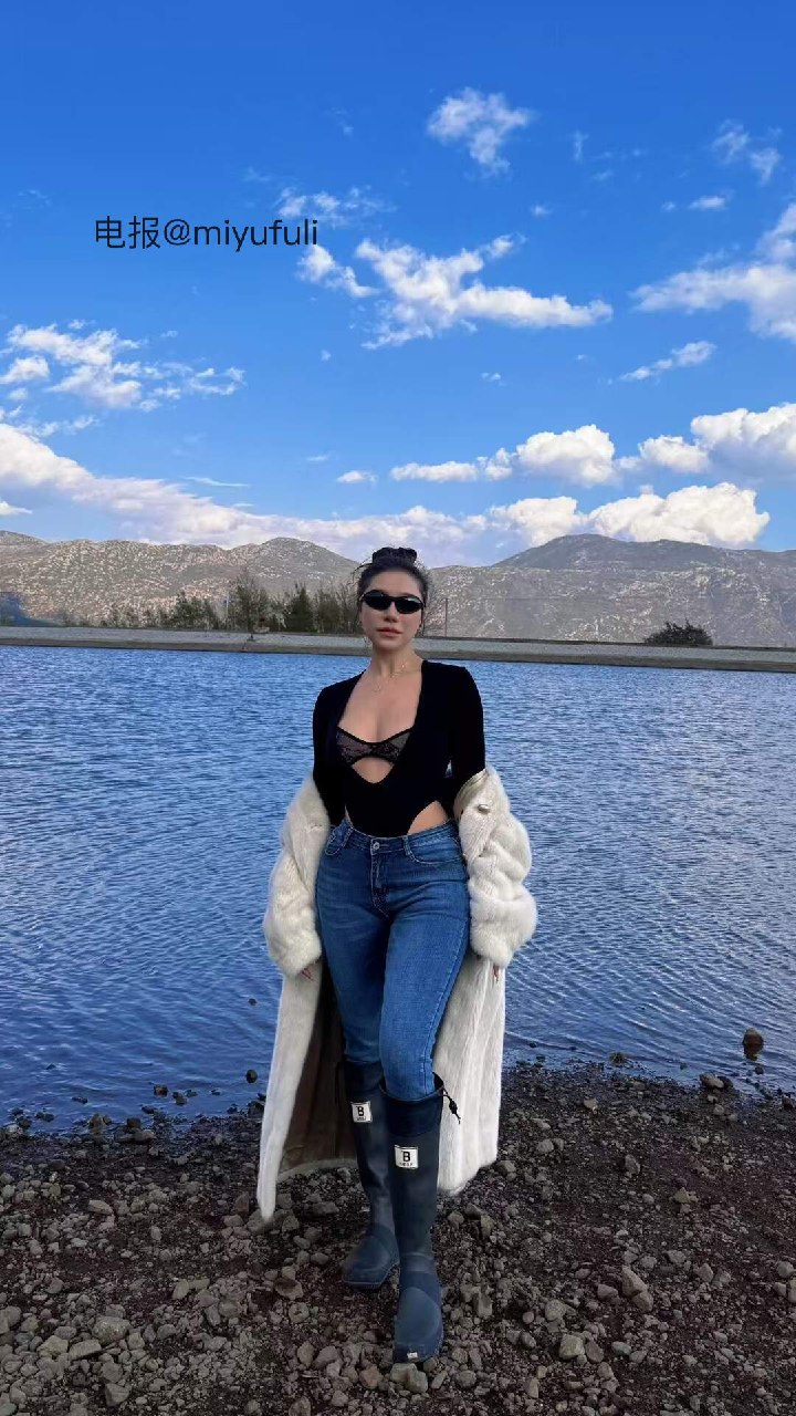 鹿瑶 2025-05-23 14:59:12 我现在的臀部是已经翘到可以顶一屁股债 第3张