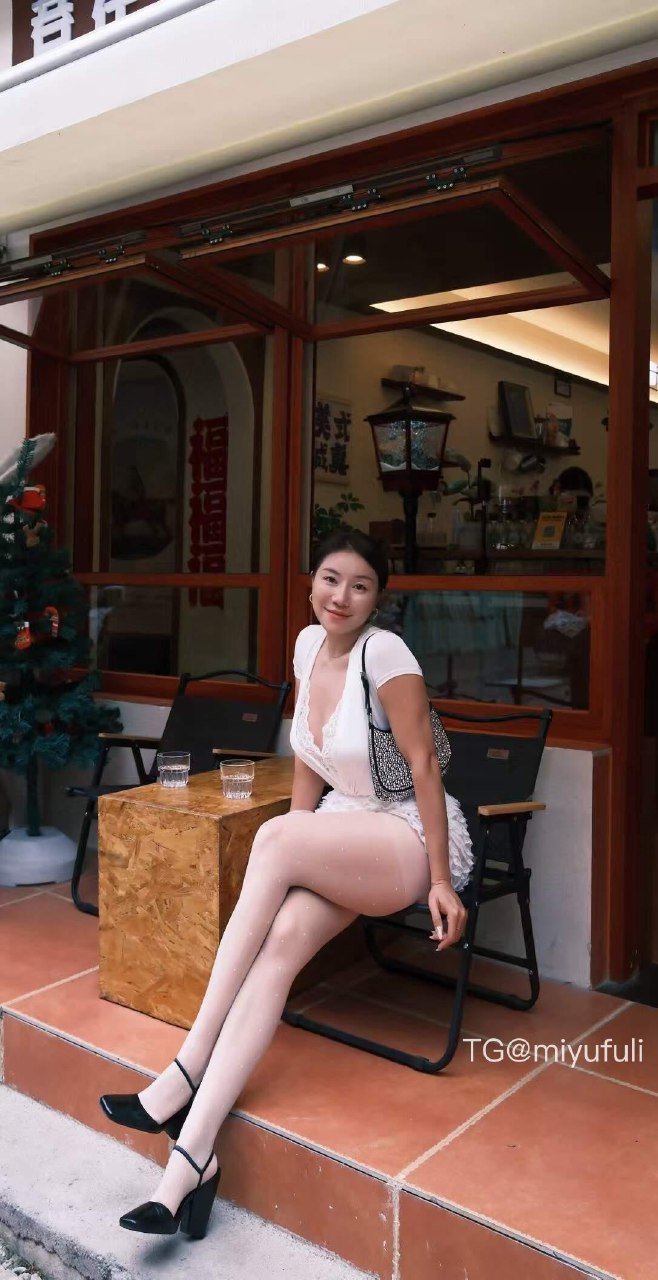 鹿瑶 2025-05-23 14:44:21 别看了有暴力倾向昨天晚上坐歪了被骂了 第3张