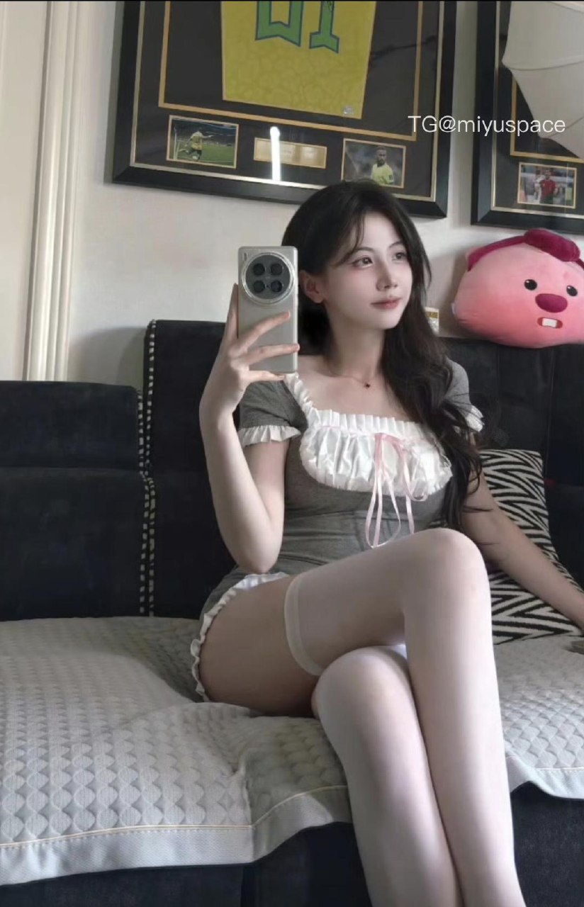 刘二萌 2025-05-26 22:41:59 宝宝👶🏻!!精品限量版写真📸绝美 纯欲诱惑🦵 第7张