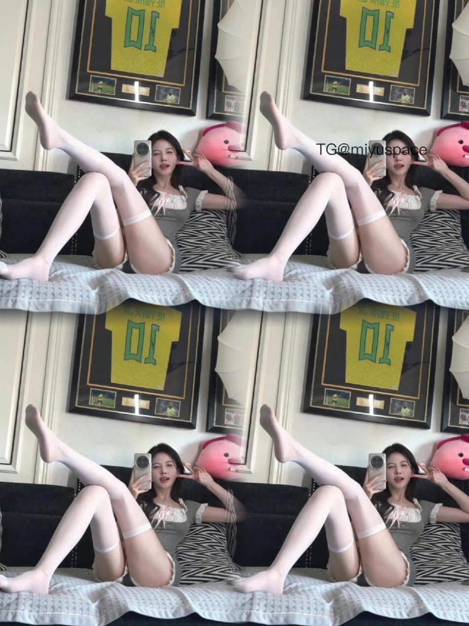 刘二萌 2025-05-26 22:41:59 宝宝👶🏻!!精品限量版写真📸绝美 纯欲诱惑🦵 第1张