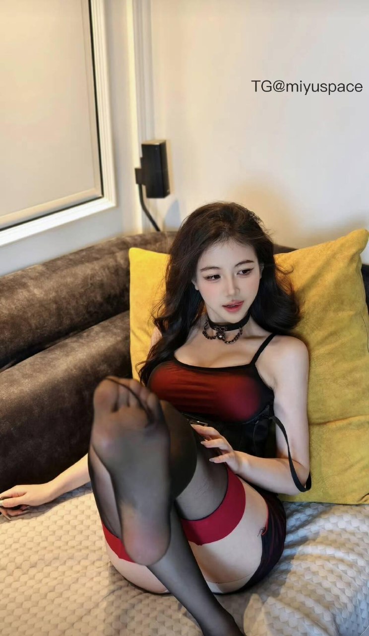 刘二萌 2025-05-27 11:54:55 二萌绝美限量版组图写真 第5张