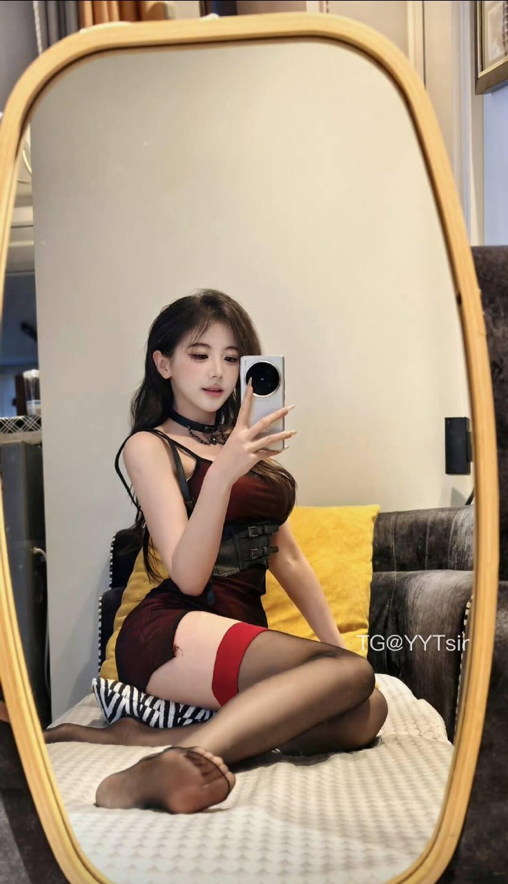 刘二萌 2025-05-27 11:54:55 二萌绝美限量版组图写真 第1张