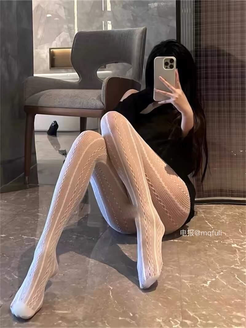 清欢 2025-05-30 00:36:37 给哥哥们来个白丝小福利🎁 第1张