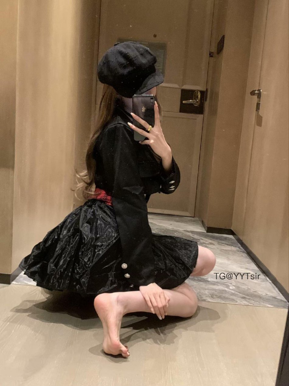 Weimiss维小姐 2025-05-25 19:49:48 给我踩一jio 第4张