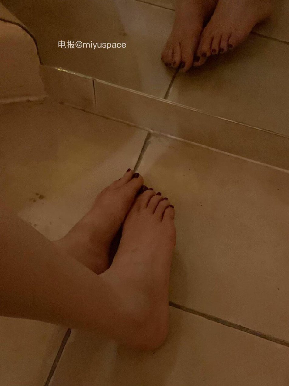 Weimiss维小姐 2025-05-25 19:49:48 给我踩一jio 第8张