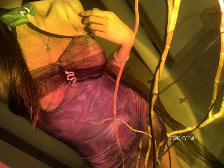 Weimiss维小姐 2025-05-27 10:40:13 绑带白丝😍 第2张