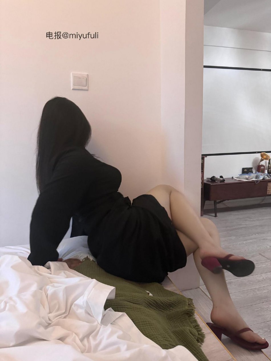 可爱的肉巴 2025-05-28 16:41:49 完美身材😍 照片合集 41p 第3张