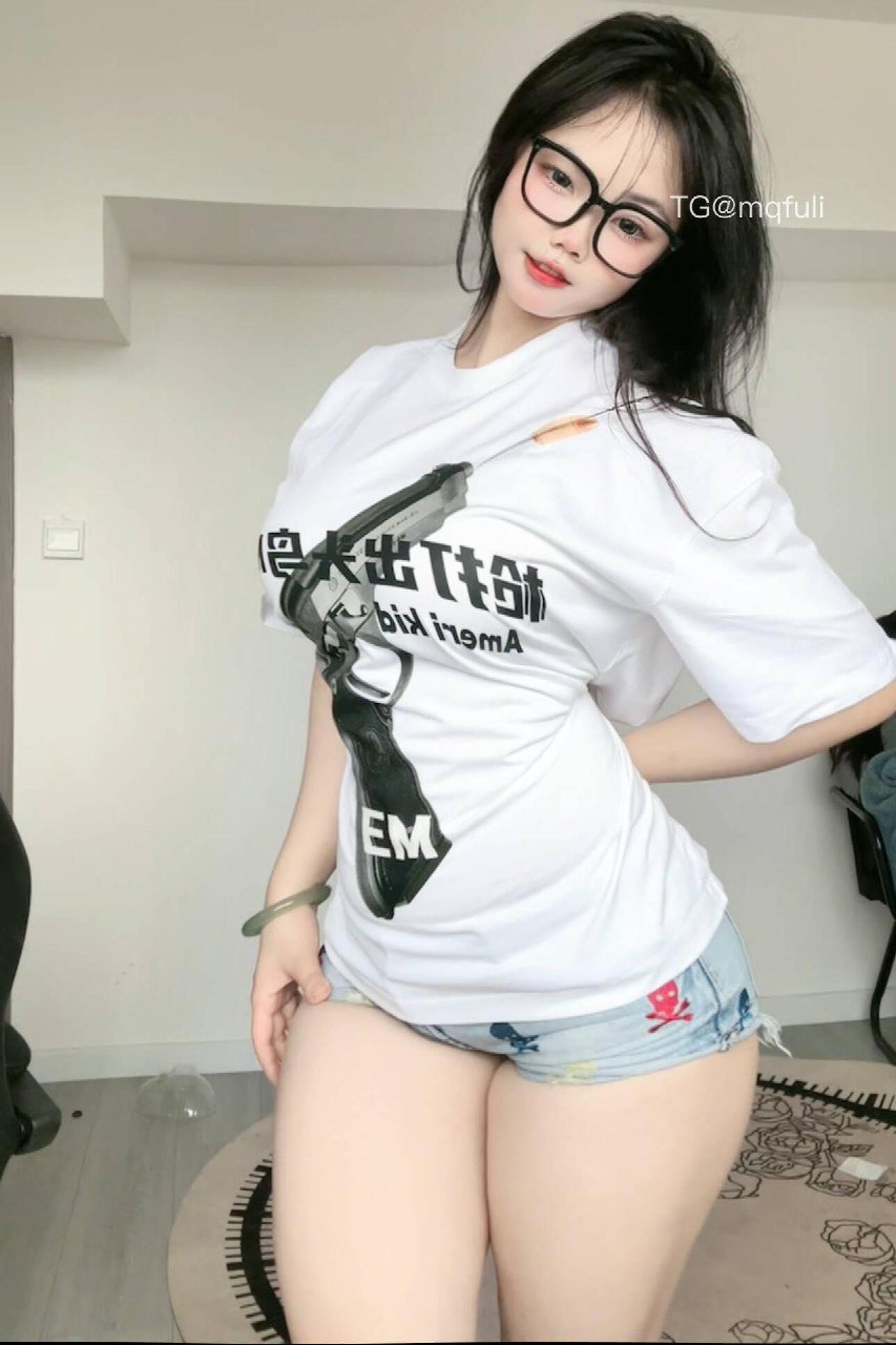 可爱的肉巴 2025-05-28 16:41:49 完美身材😍 照片合集 41p 第25张