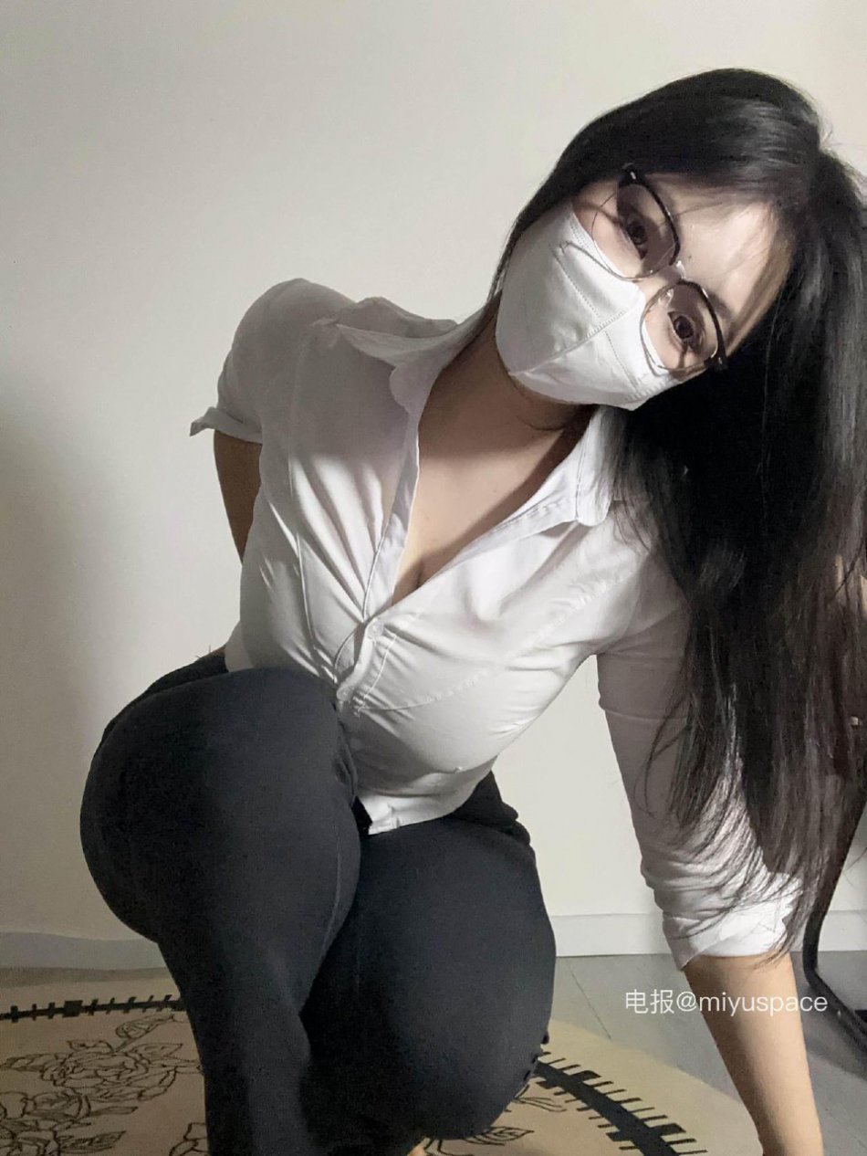 可爱的肉巴 2025-05-28 16:41:49 完美身材😍 照片合集 41p 第28张