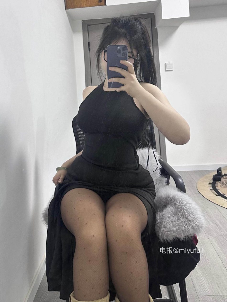 可爱的肉巴 2025-05-28 16:41:49 完美身材😍 照片合集 41p 第32张