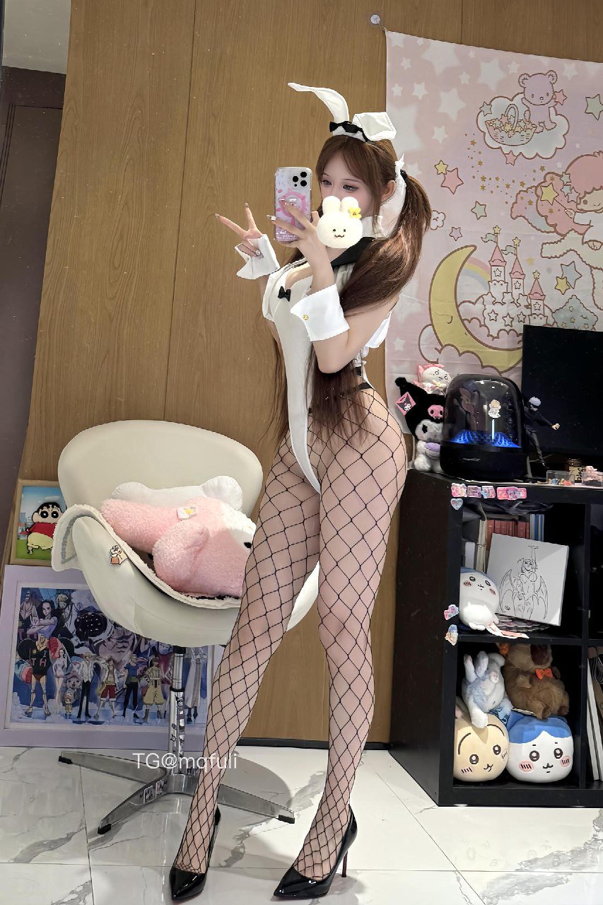 超蓝布罗莉 2025-05-30 22:11:53 兔子渔网袜图集