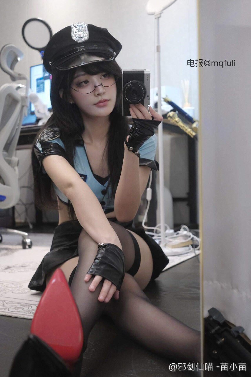 邪剑仙喵瑞莉娅 2025-05-20 17:39:58 举起手来 不准动😋