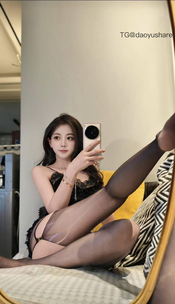 刘二萌 2025-06-06 19:47:12 仅需④⑨🉐bb千万别错过的写真 第3张