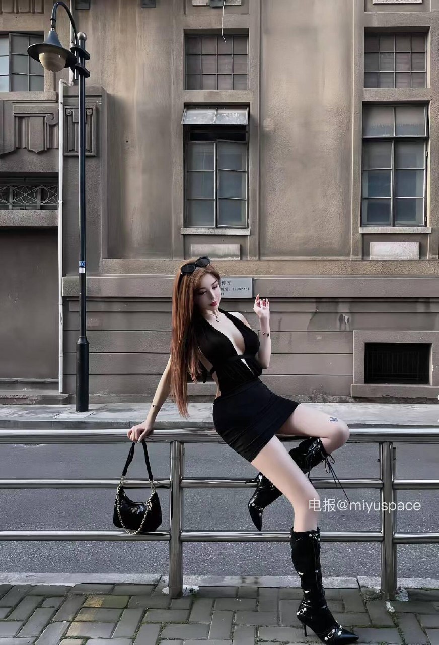 Ada王一霏 2025-06-05 22:24:01 笑一下，应该不难吧 第1张