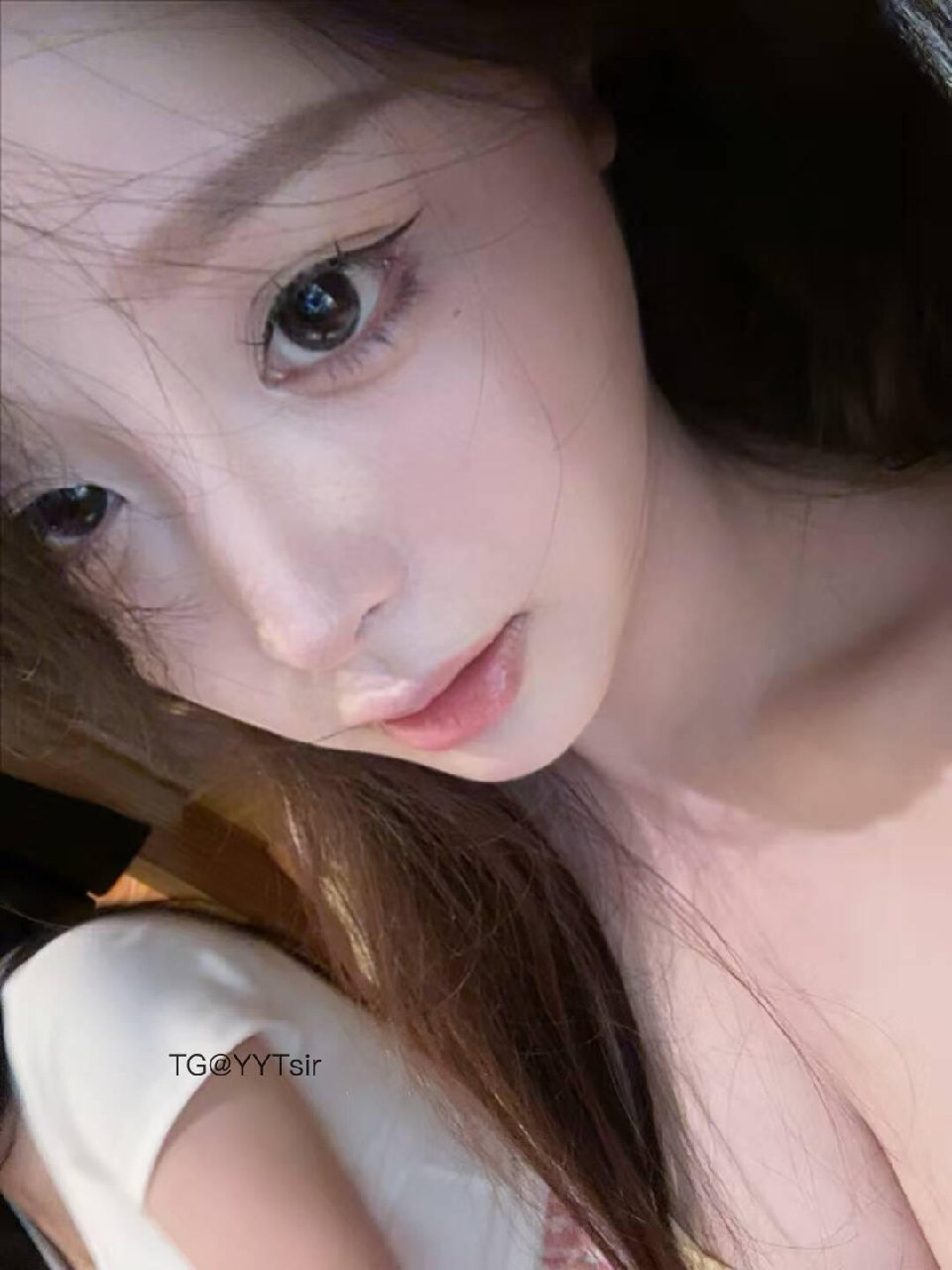 十七同学 2025-06-05 13:50:35 眼神交汇的瞬间，世界仿佛静止 只剩下你和我 第1张