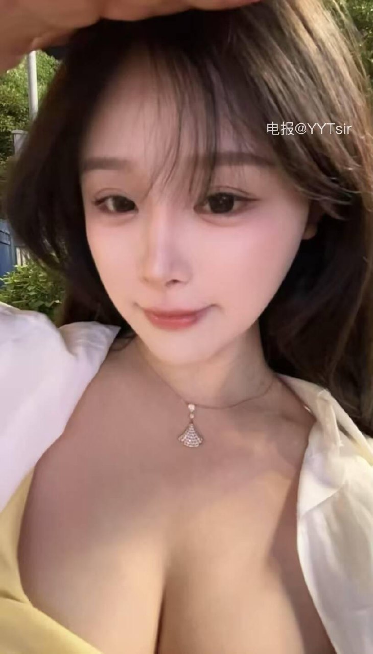 十七同学 2025-06-05 13:50:35 眼神交汇的瞬间，世界仿佛静止 只剩下你和我 第6张