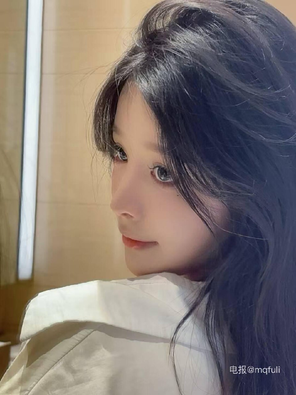 十七同学 2025-06-05 13:50:35 眼神交汇的瞬间，世界仿佛静止 只剩下你和我 第3张