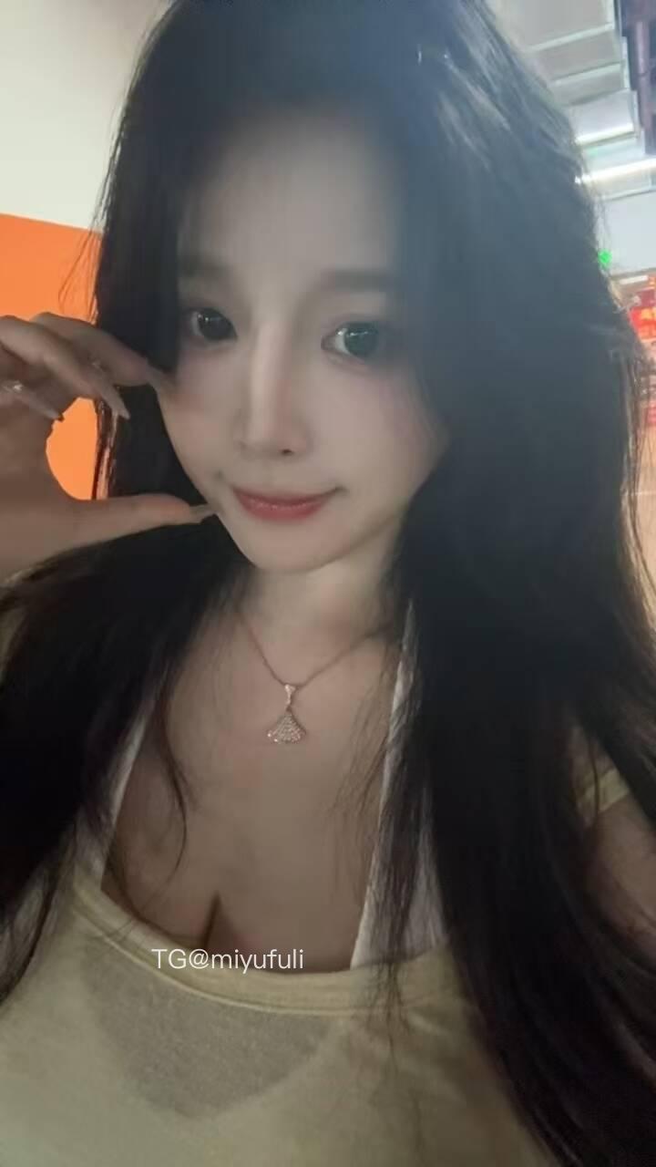 十七同学 2025-06-05 22:46:00 衣料的摩擦声，是今晚的摩斯密码 第1张