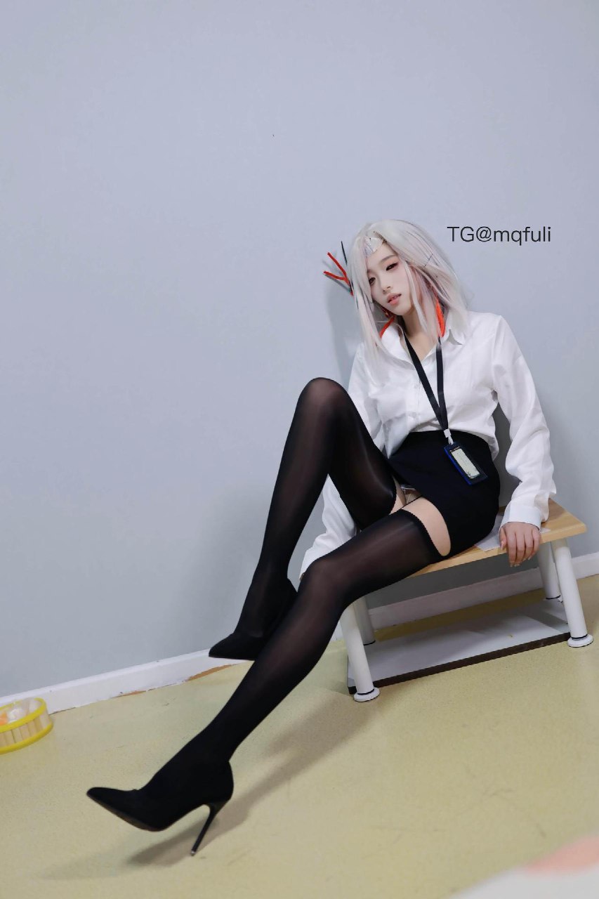 沐雨茜 2025-06-06 22:46:04 申鹤同人，秘书装 第11张