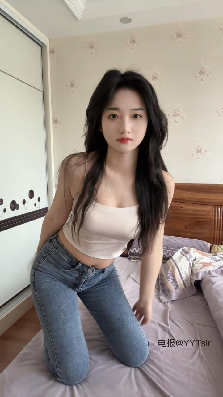 九斤明哥 2025-06-07 19:07:50 夏天就得穿吊带！ 第1张