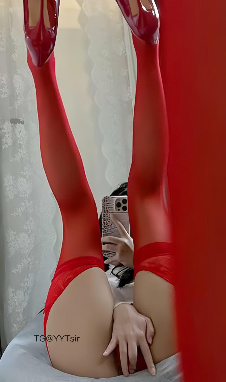 爆炒肉肉啦 2025-06-09 21:16:14 红色吊带丝袜让你感受不一样的诱惑 第7张