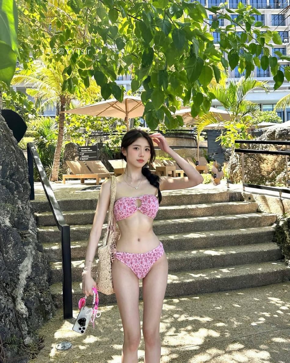 小小鲨余 2025-06-14 17:28:57 夏日海滩，你的背影偷藏我心跳 第1张