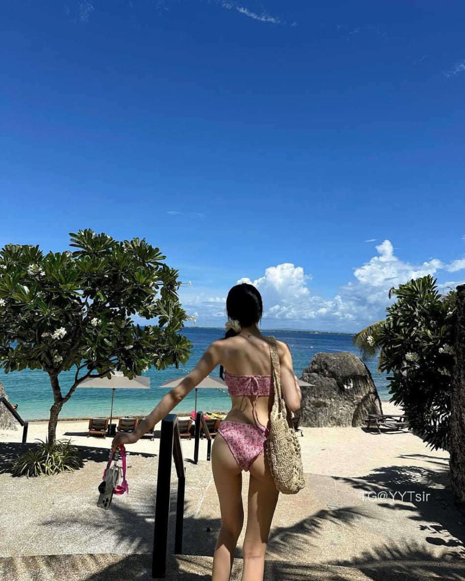 小小鲨余 2025-06-14 17:28:57 夏日海滩，你的背影偷藏我心跳 第2张