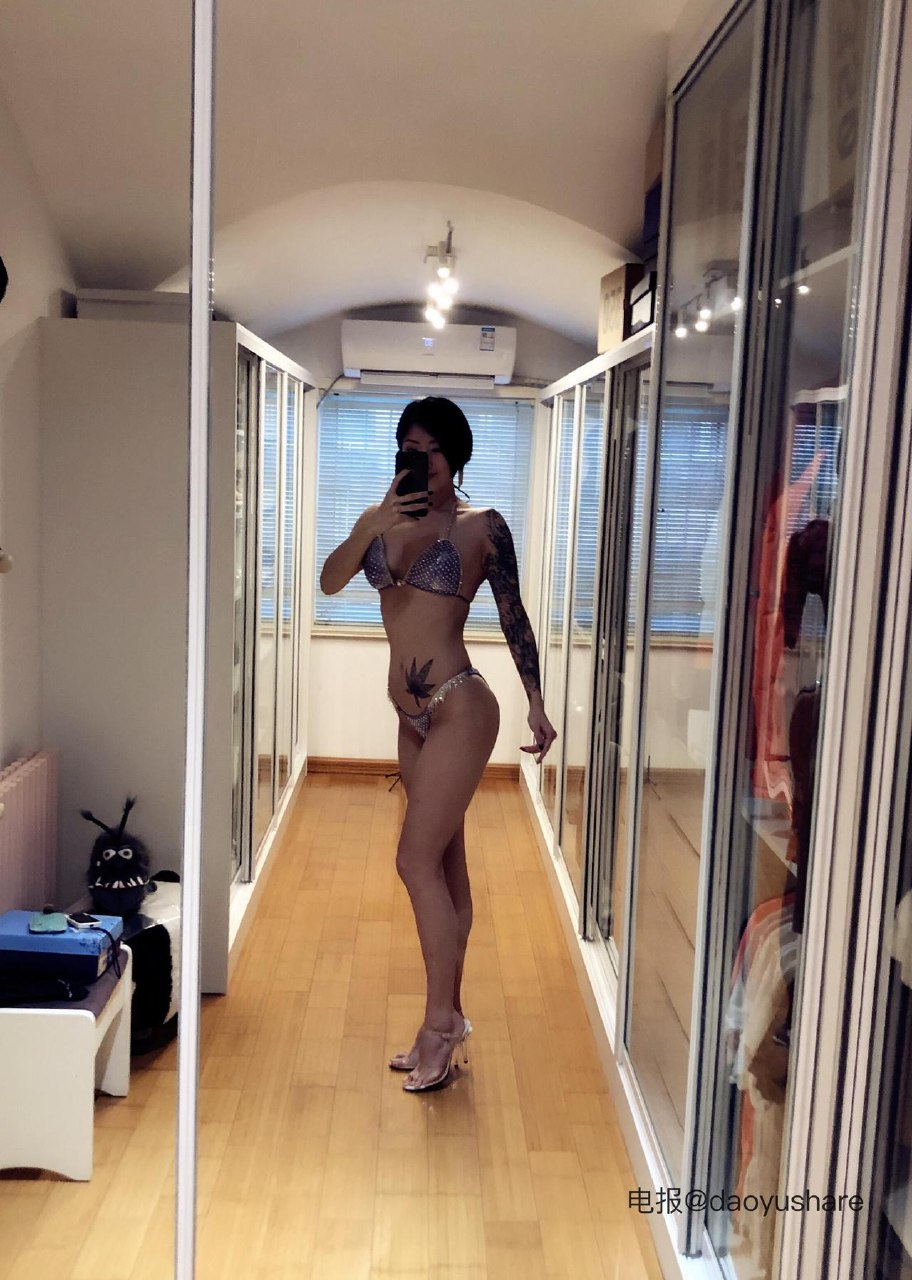 栗子Chen 2025-06-12 16:58:32 近距离感受丁子户与泳装的结合碰撞 第1张