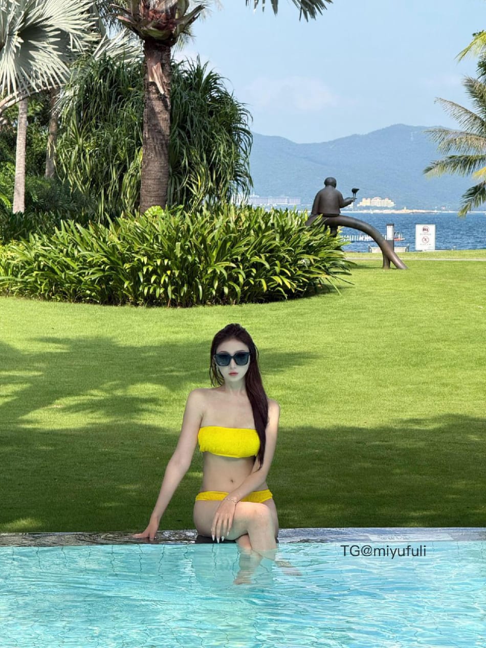 SerenaSs 2025-06-10 16:07:43 八张超清海边套图😘 第4张