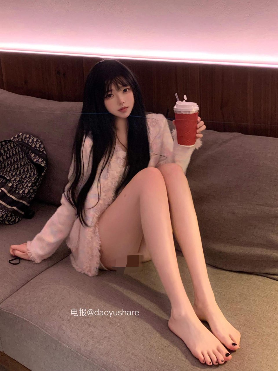 易辞 2025-06-17 16:25:14 超白逆天大长腿给宝宝欣赏一下 第1张