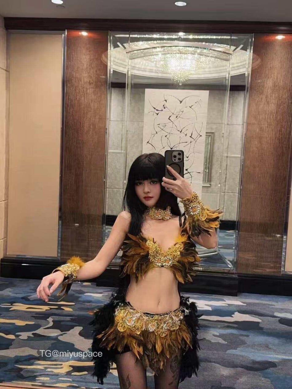 BELLA贝拉 2025-06-16 21:50:07 过来 站在我身边 第1张