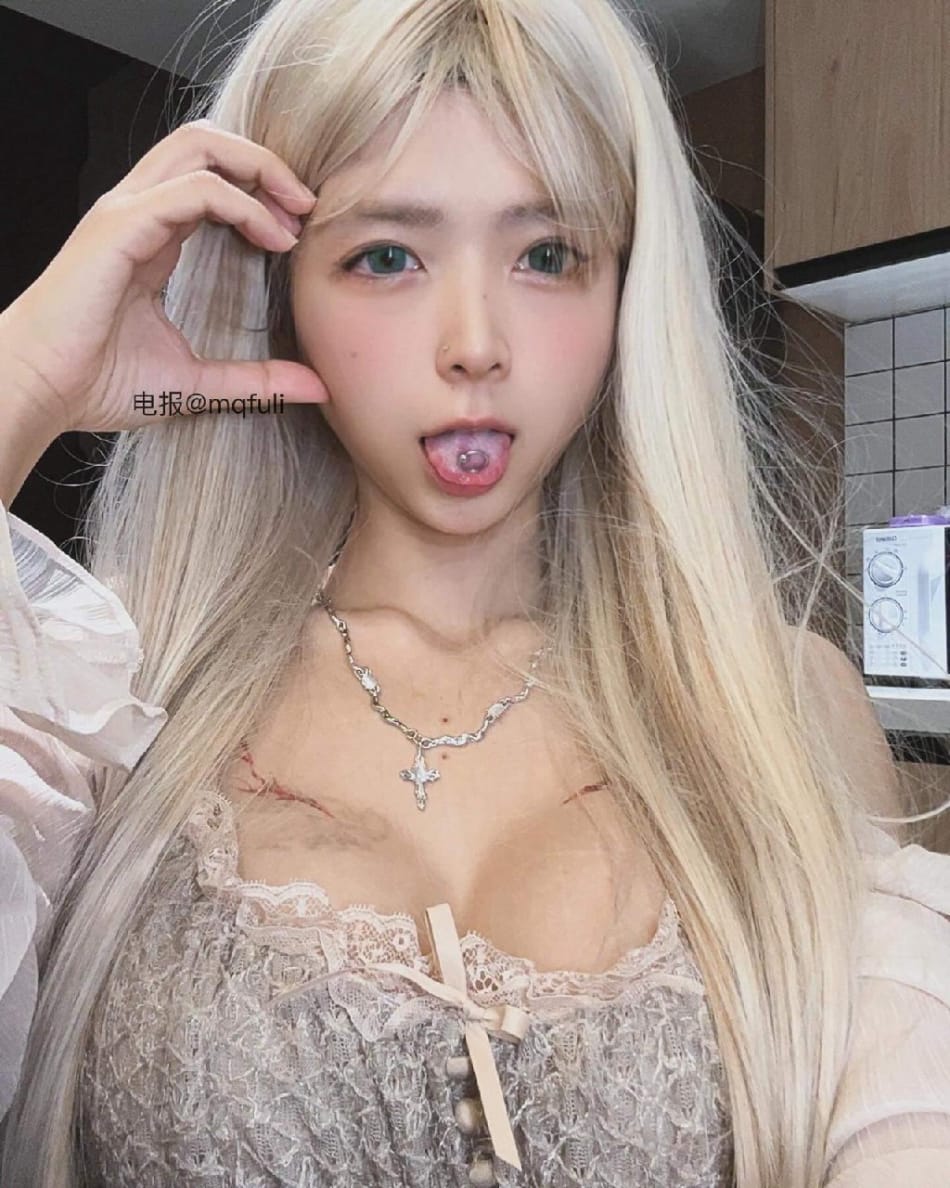 短发那只猫 2025-06-23 19:22:34 单手比心成为你的宝宝 第1张