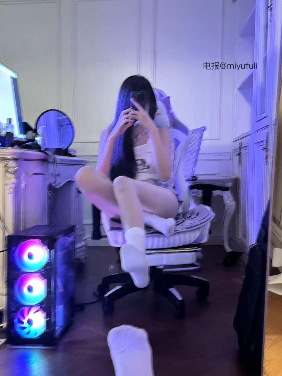 黑魔仙 2025-06-19 10:38:20 电竞少女的日常🤔 第2张