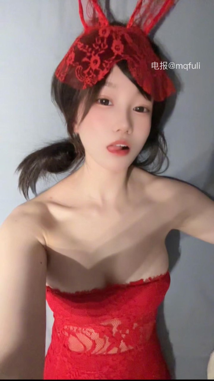 林扣弦 2025-06-24 15:16:34 弦宝红色套装➕华伦天奴➕各种视角#包反X 第1张