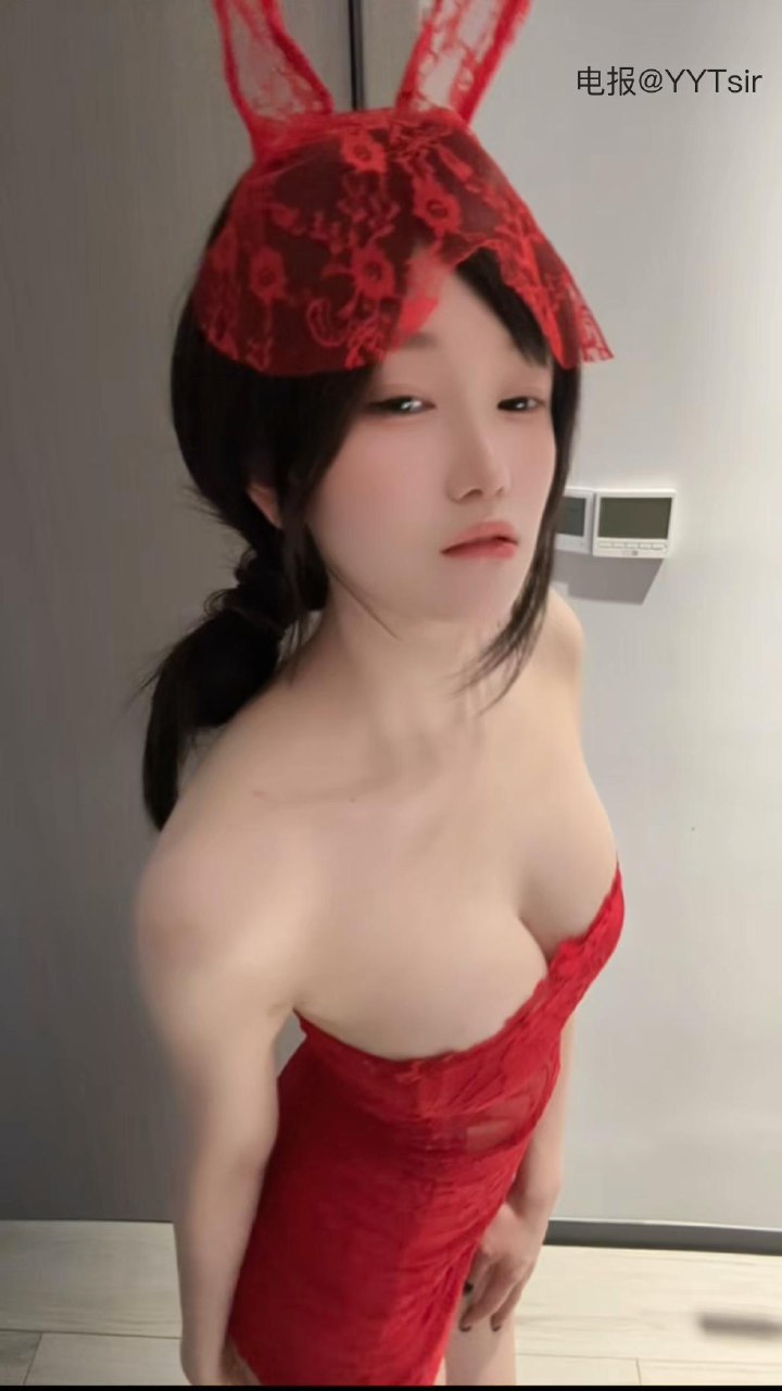 林扣弦 2025-06-24 15:16:34 弦宝红色套装➕华伦天奴➕各种视角#包反X 第2张