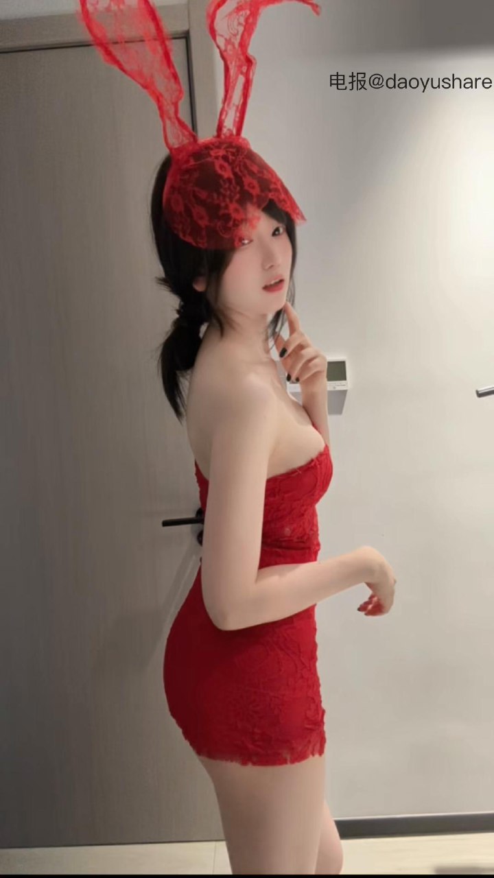 林扣弦 2025-06-24 15:16:34 弦宝红色套装➕华伦天奴➕各种视角#包反X 第13张