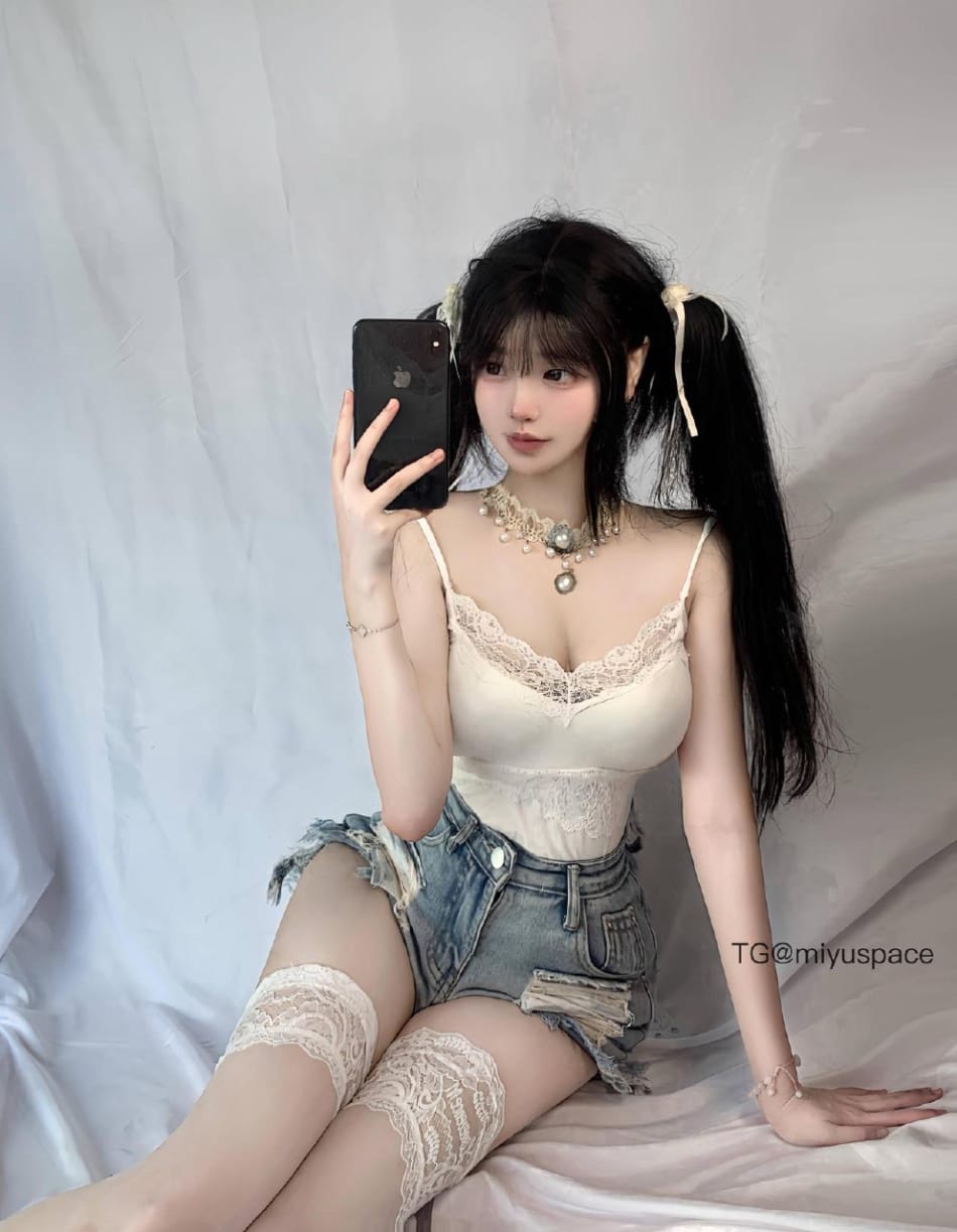 易辞 2025-06-25 02:13:43 性感白丝 这组对镜拍真的高质量 第1张