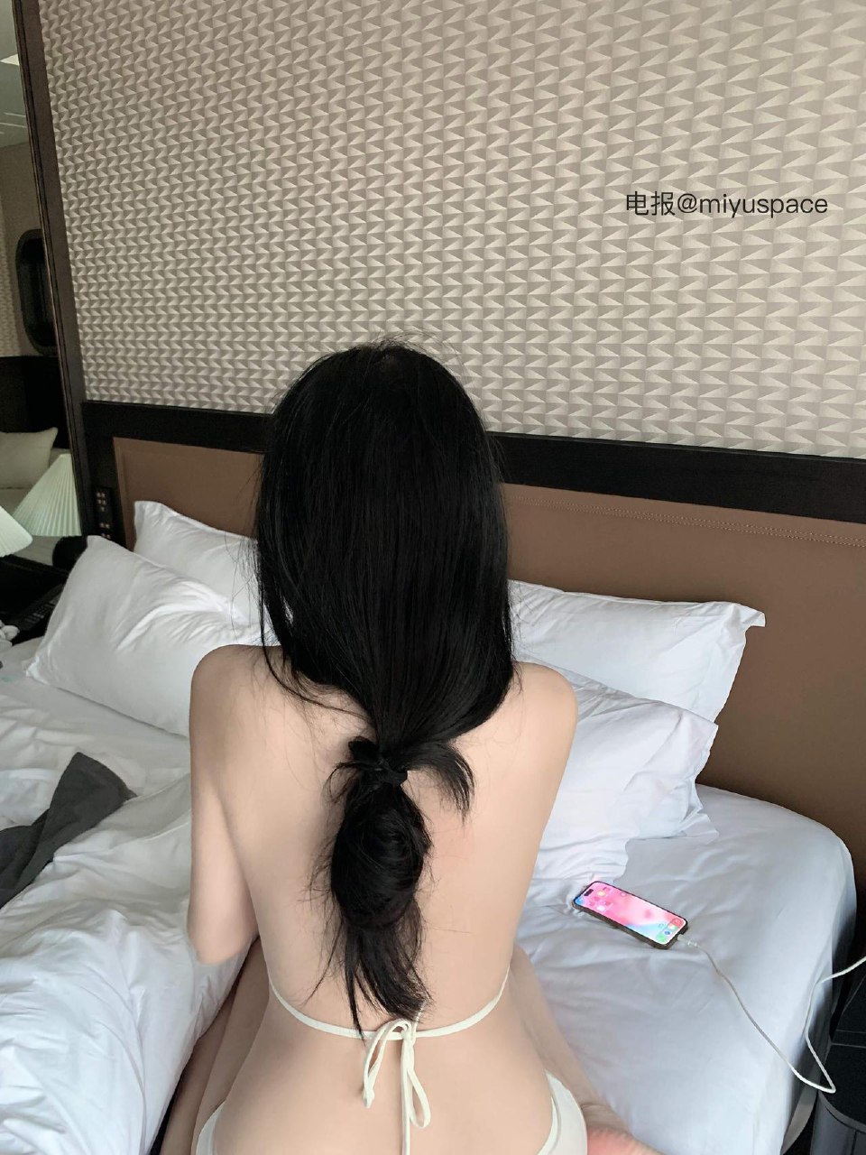 易辞 2025-06-25 02:36:38 大雷诱惑｜泳池白色比基尼｜双马尾 第9张