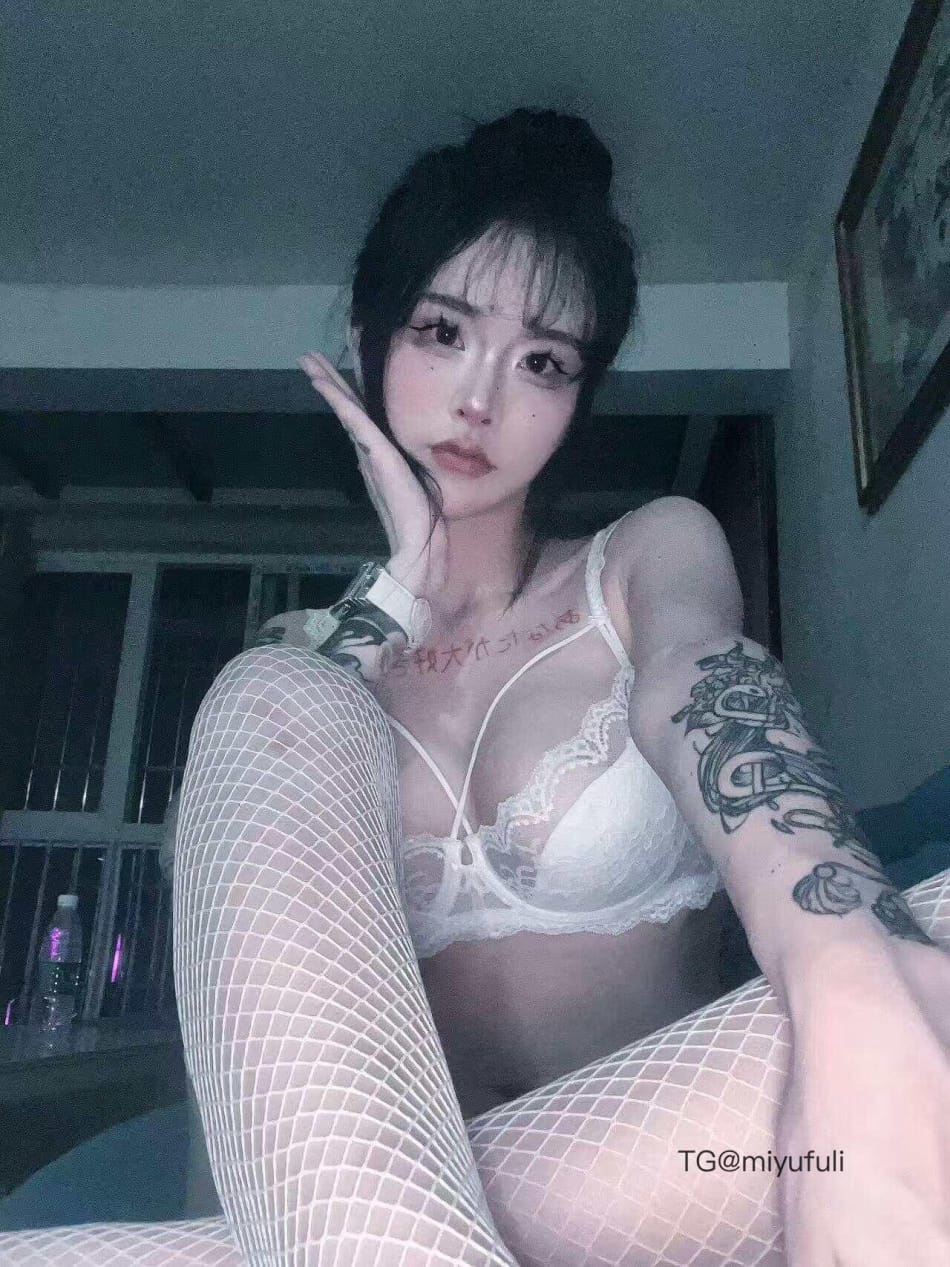 性感母蟑螂 2025-06-28 03:45:15 既然你喜欢 那这一次就给你吧