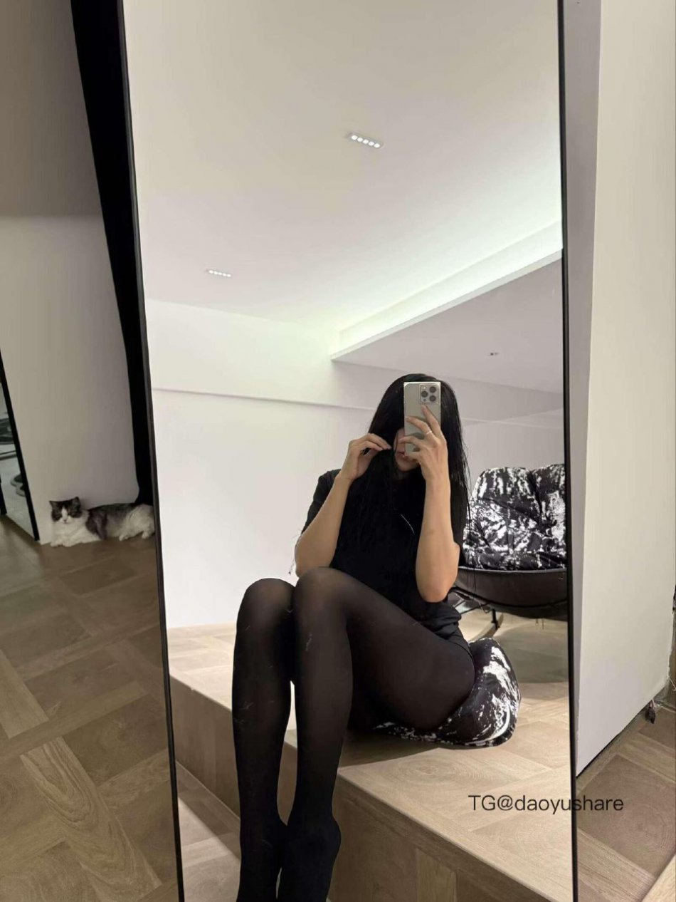 R9999 2025-06-12 17:43:24 真的太喜欢黑丝了 你们呢 第2张