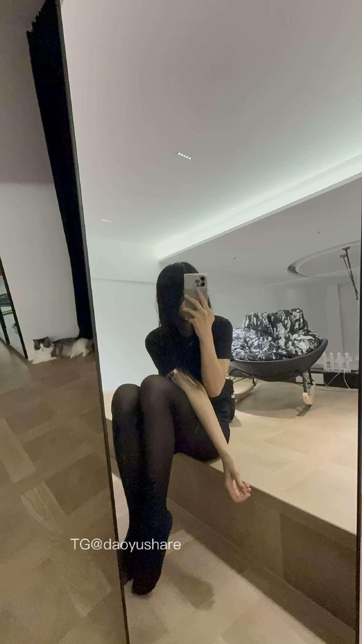 R9999 2025-06-12 17:43:24 真的太喜欢黑丝了 你们呢 第5张