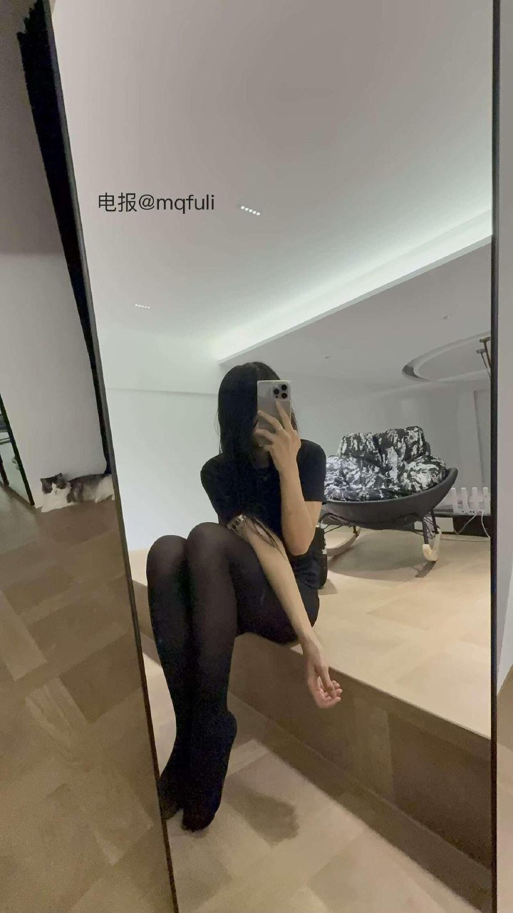 R9999 2025-06-12 17:43:24 真的太喜欢黑丝了 你们呢 第6张