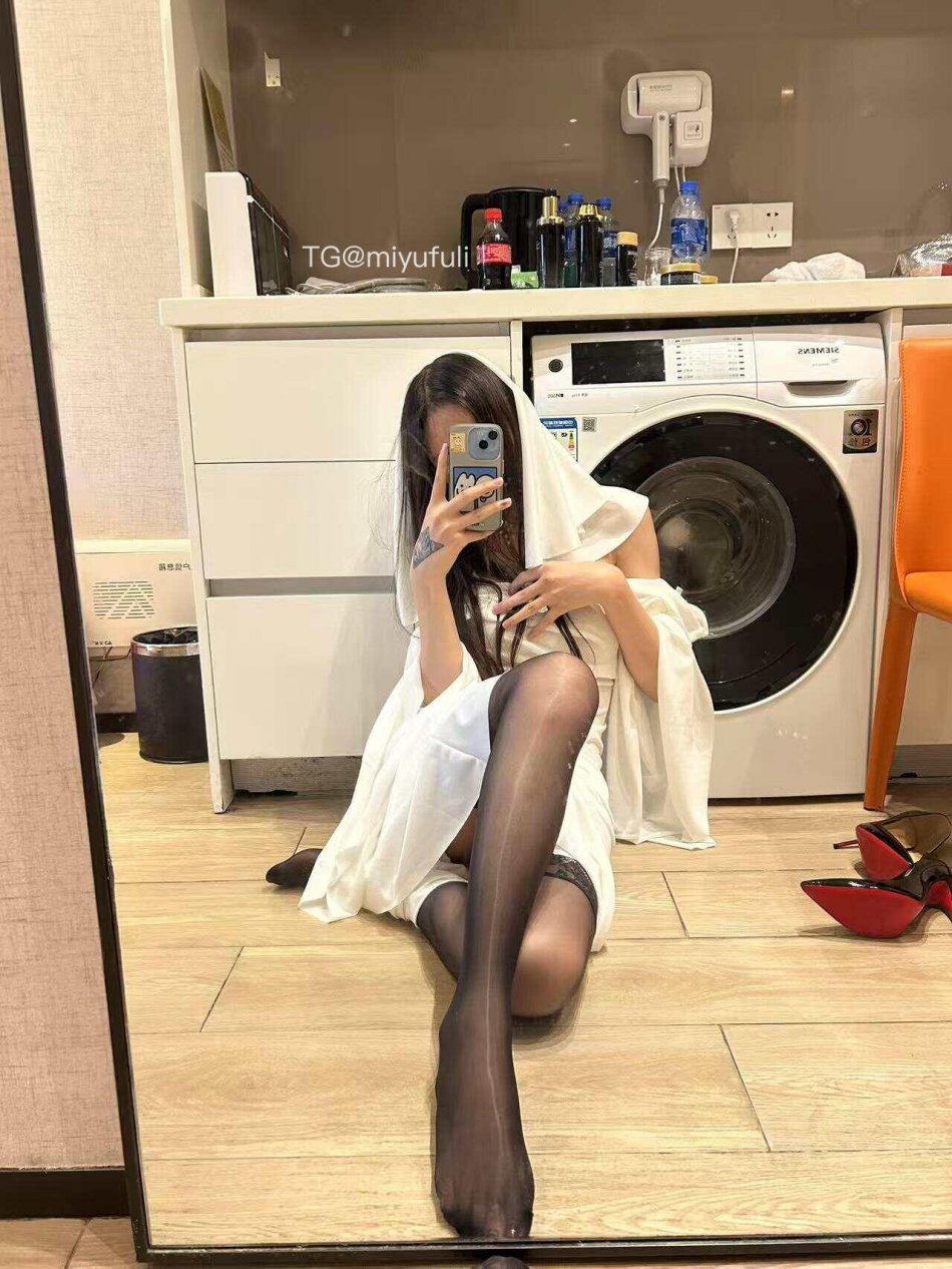 秋秋子 2025-06-24 16:32:02 让我看一下你 第2张