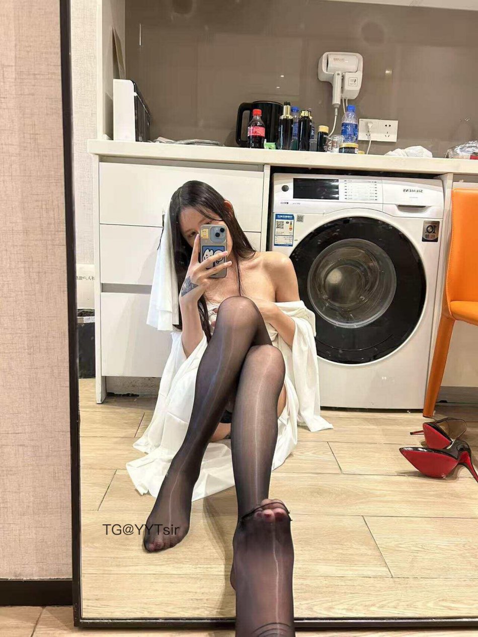 秋秋子 2025-06-24 16:32:02 让我看一下你 第4张