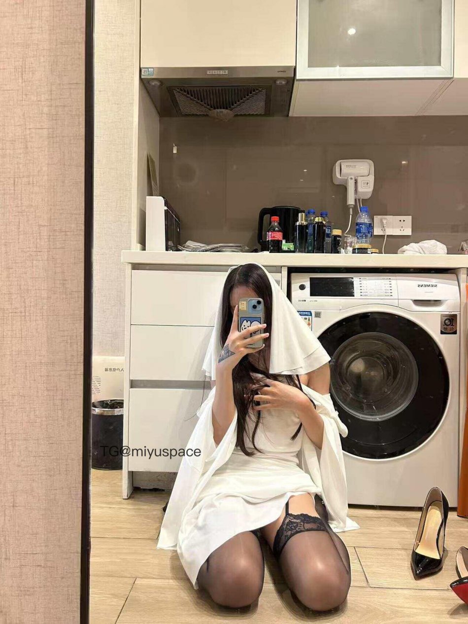 秋秋子 2025-06-24 16:32:02 让我看一下你 第1张