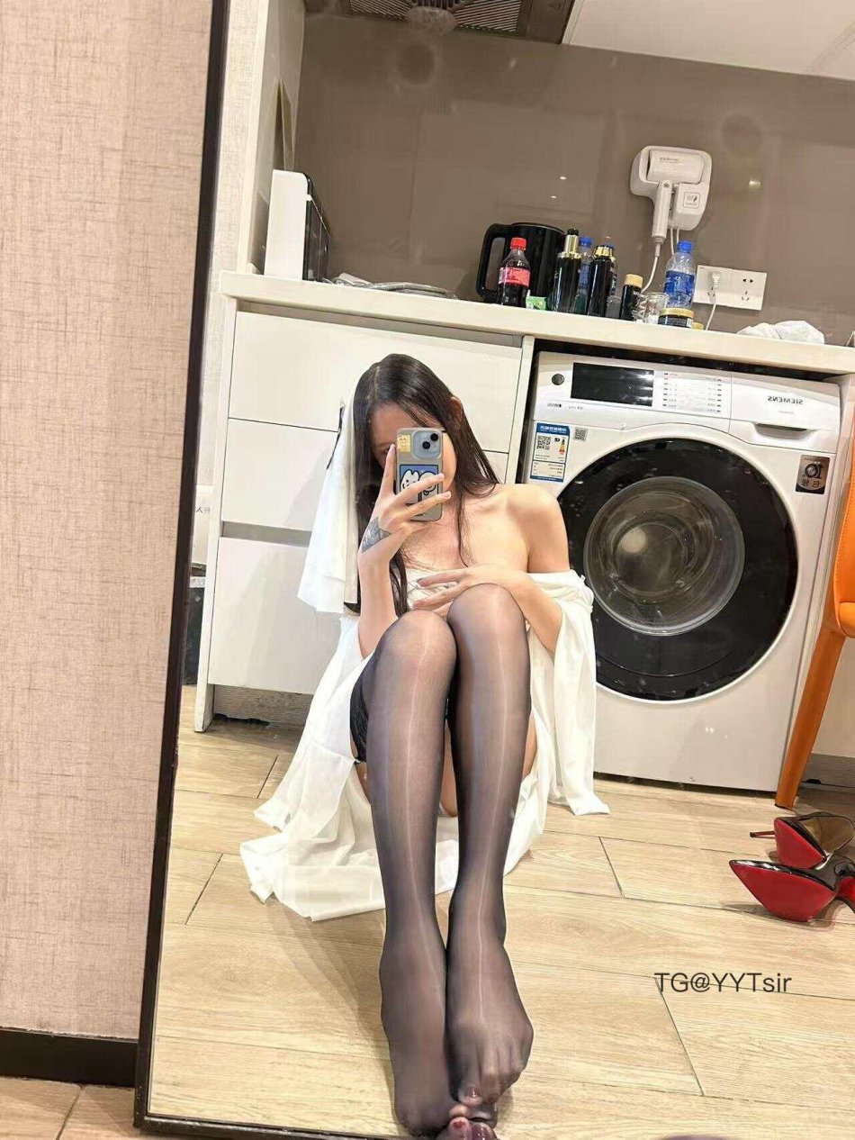 秋秋子 2025-06-24 16:32:02 让我看一下你 第3张