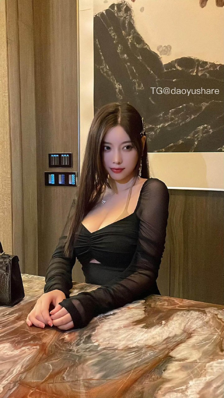 杨晨晨 2025-07-22 11:09:29 今天淋雨了，我真怕我会可爱到发芽🌱 第2张