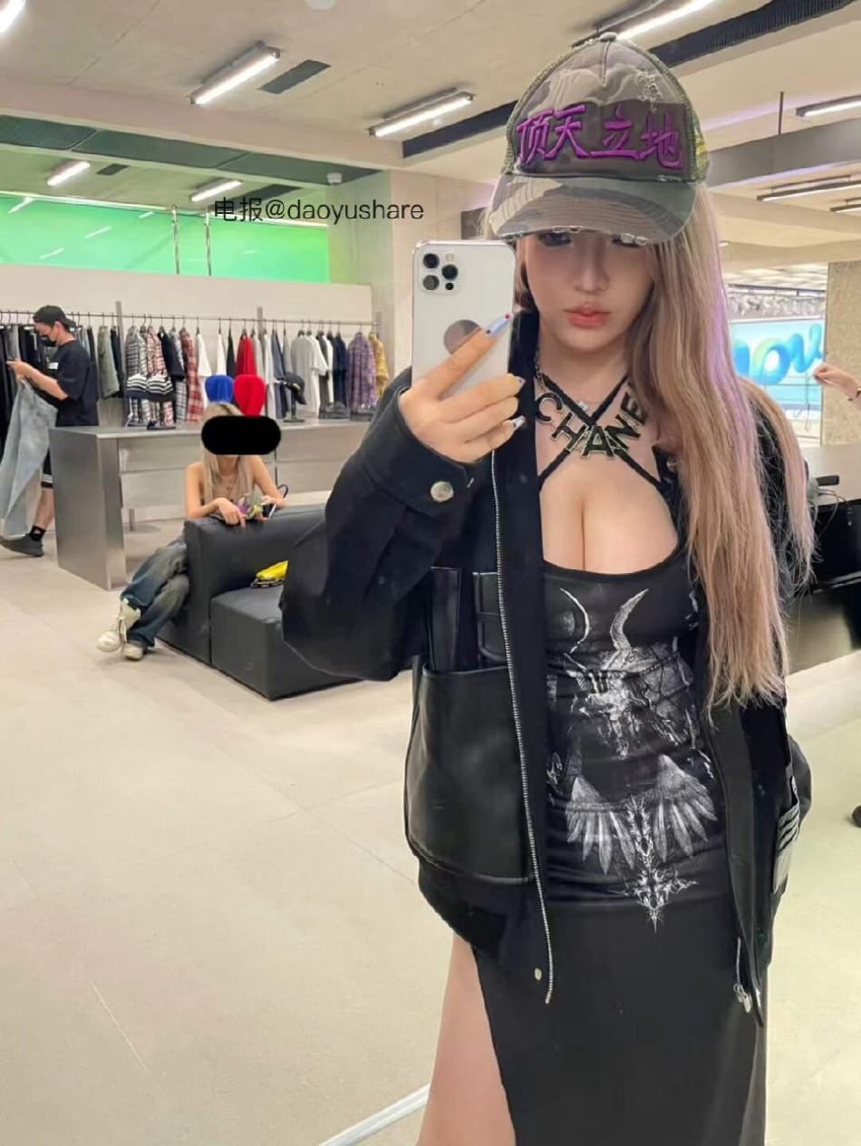 你的渡口 2025-07-16 00:47:19 到底什么样的衣服才能遮住呢🫣 第2张