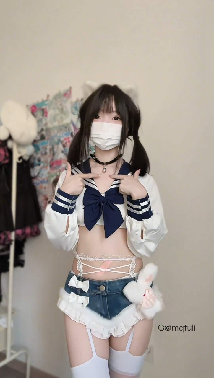 露娜鸭 2025-07-20 21:35:43 救命🆘这身穿去crush楼下...该左滑or右滑←→ 第2张