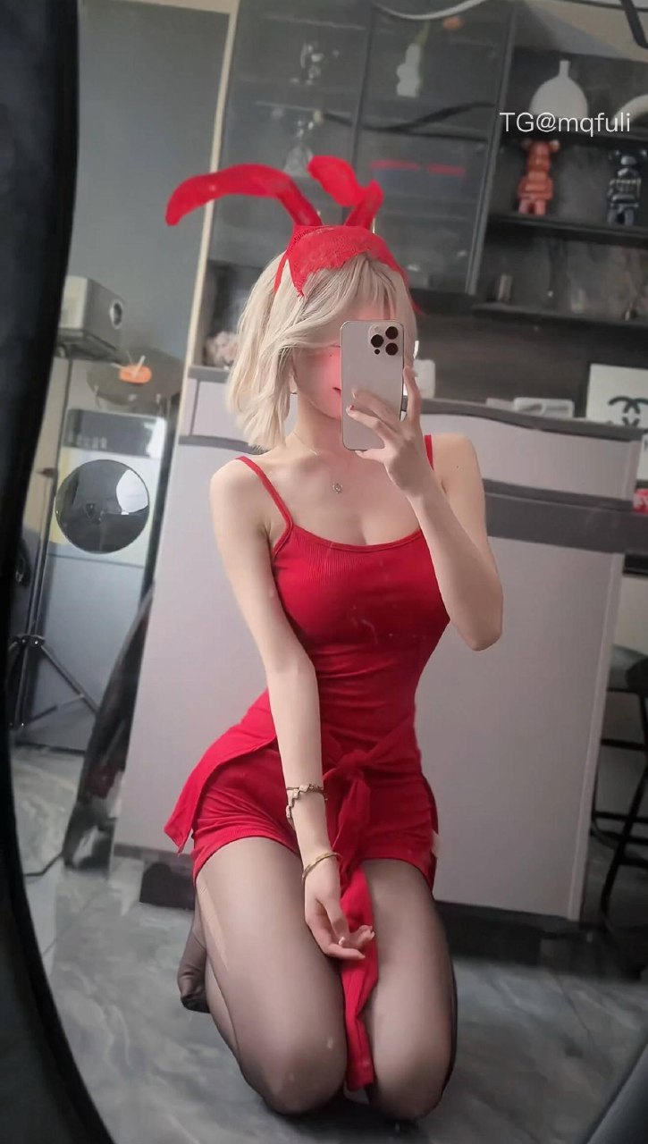 小宣先睡噜 2025-07-30 16:22:51 宝宝 今晚我穿这套好吗😘 第1张